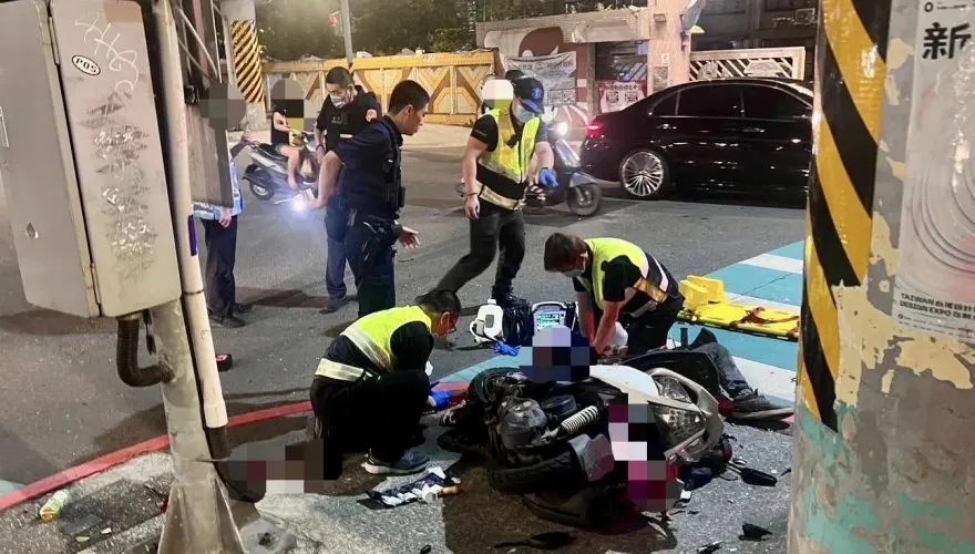快訊/新北板橋機車自撞車禍　39歲男騎士命危送醫不治