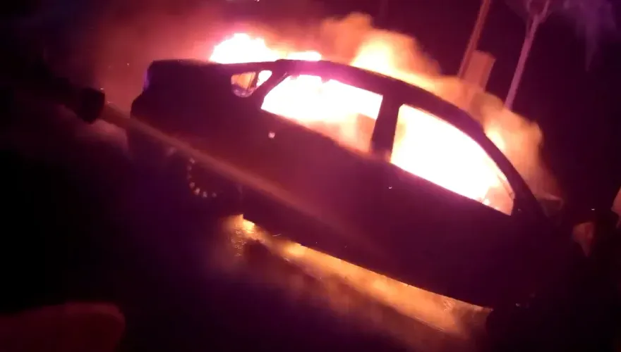影/苗栗台1線轎車自撞瞬間變火球！駕駛不見了　聯絡車主中