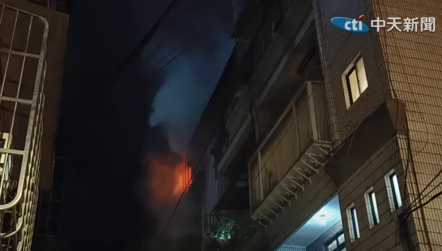 土城民宅惡火釀3死！4顆鋰電池輪流充電　里長：爸爸一潑水就爆炸
