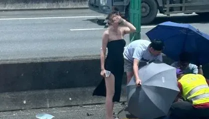 快訊/平口低胸、開高衩！國道2號驚悚車禍　暖心辣妹指揮交通…網暴動了