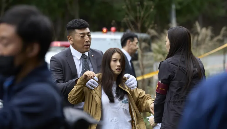 網路交友出問題！土屋太鳳捲連環殺人案又遭跟蹤狂糾纏　慘到懷疑人生崩潰痛哭