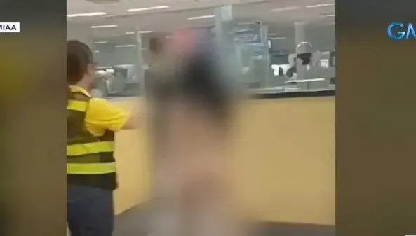 影/不滿被罰款！越南女一絲不掛大鬧馬尼拉機場　全裸直闖安檢區