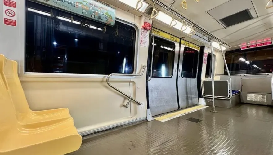 文湖線車廂全面改裝！載客數增至「420人」拆除部分立柱座椅