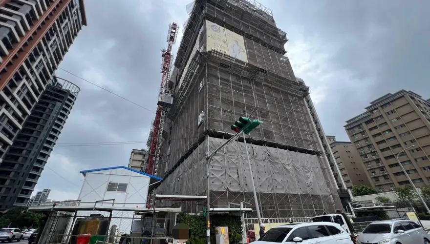 快訊/又傳工安意外!林口模板師傅墜10樓鷹架攔截網　送醫搶救後不治身亡