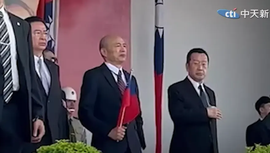 陸官校慶喊敬禮　顧立雄手足無措偷瞄韓國瑜　張延廷提醒：魔鬼藏在細節裡
