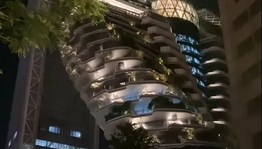 影/只賣出1戶！「陶朱隱園」半夜爆閃燈光秀　網：有錢人在high什麼