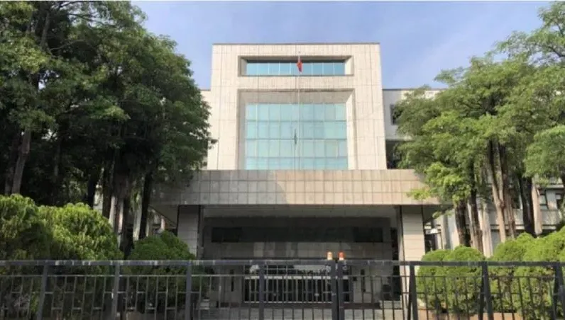 前女友結婚了！高雄癡情男「爬陽台偷窺」判拘20天