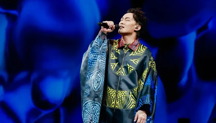陳奕迅骨裂住院「只能吃流質」！再宣布6場演唱會延期　康復近況曝光