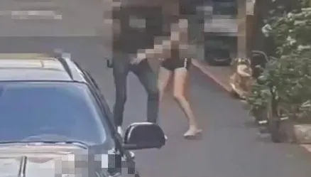 影/關你何事？北市熱褲妞跟男友吵架　女方友人當街持槍叫囂要「討說法」
