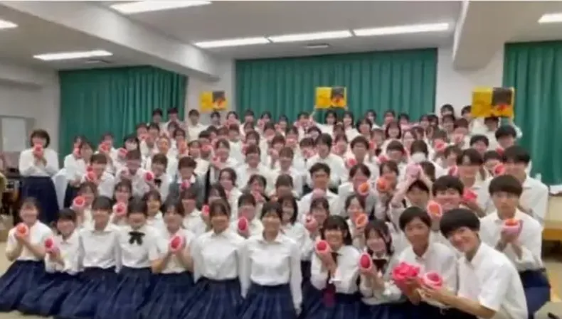 影/完成吃芒果心願！　橘色惡魔、翡翠騎士拍影片致謝：我還想再去台灣