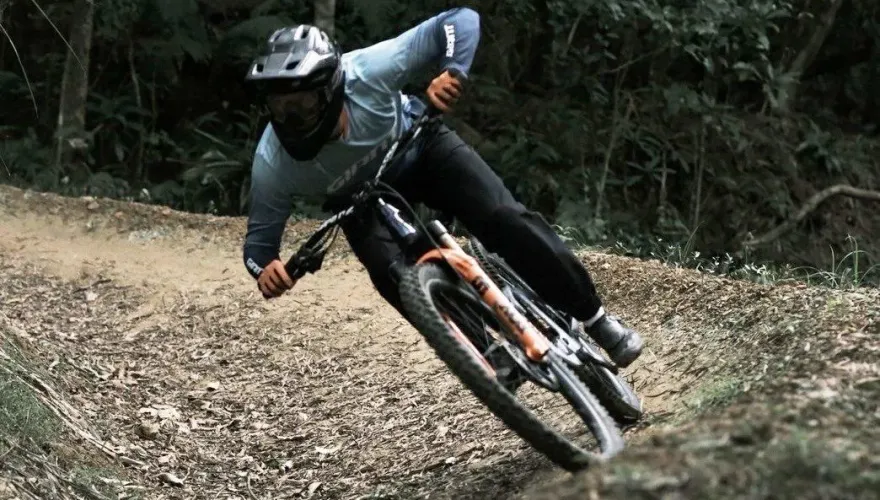 車神江勝山打造舞台！阿丹盃22日登場　柯有倫暖身撞樹差點滑下山