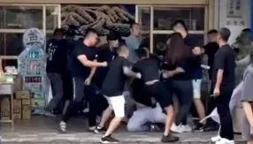 影/嫌「禮數」不夠打起來！中壢告別式現場全武行　致哀被要求下跪釀衝突