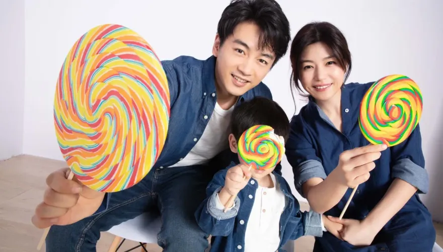 瘋傳2025年離婚陳曉！陳妍希又被拍獨自逛百貨　無名指戴婚戒曝感情現況