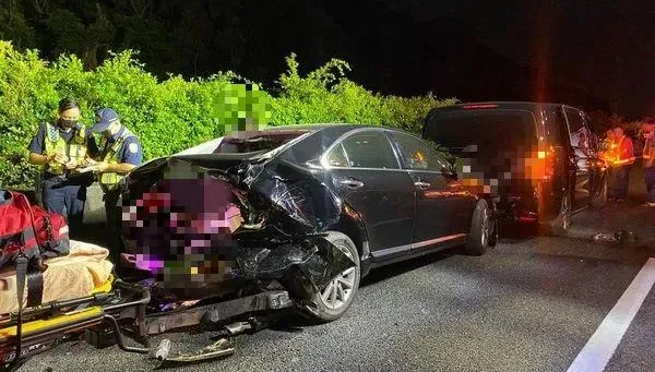 快訊/10人輕重傷送醫！國1南下78.5K湖口段「8車追撞」　深夜紫爆全線