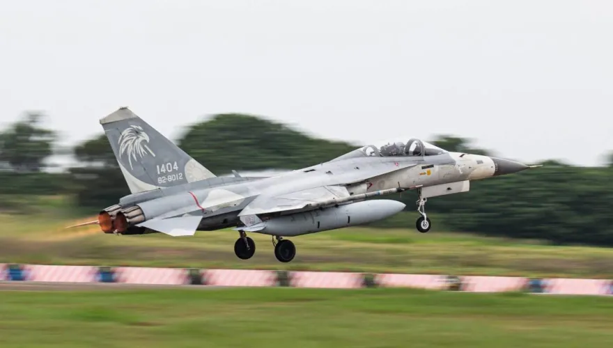 全台戰機拂曉出擊！「假想敵」繞飛北市  模擬三軍聯合防空攔截