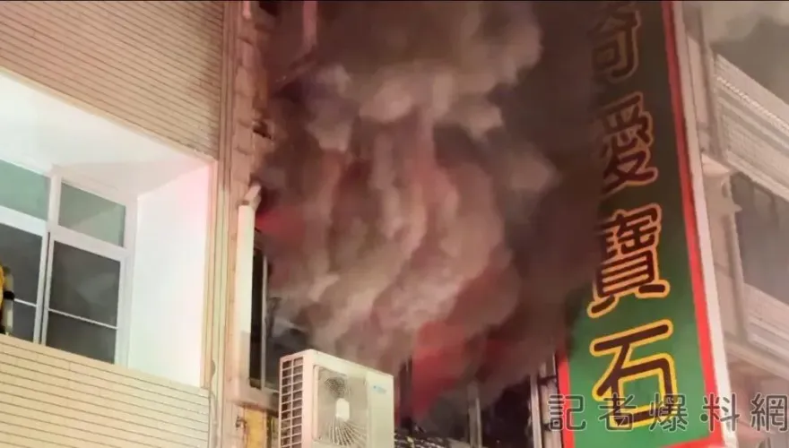 快訊/高雄深夜火警！　女屋主緊急「從2樓跳下」逃生...兒子逃到隔壁