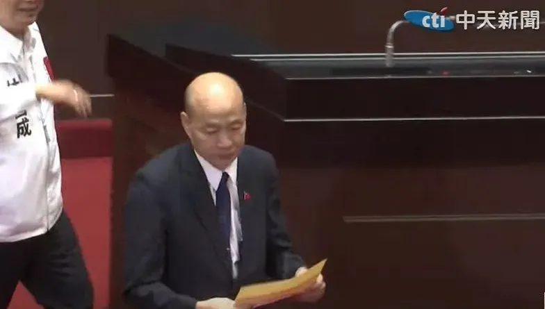 影/覆議案韓國瑜投票惹綠不滿　侯漢廷：他要站在立院角度回應行政院