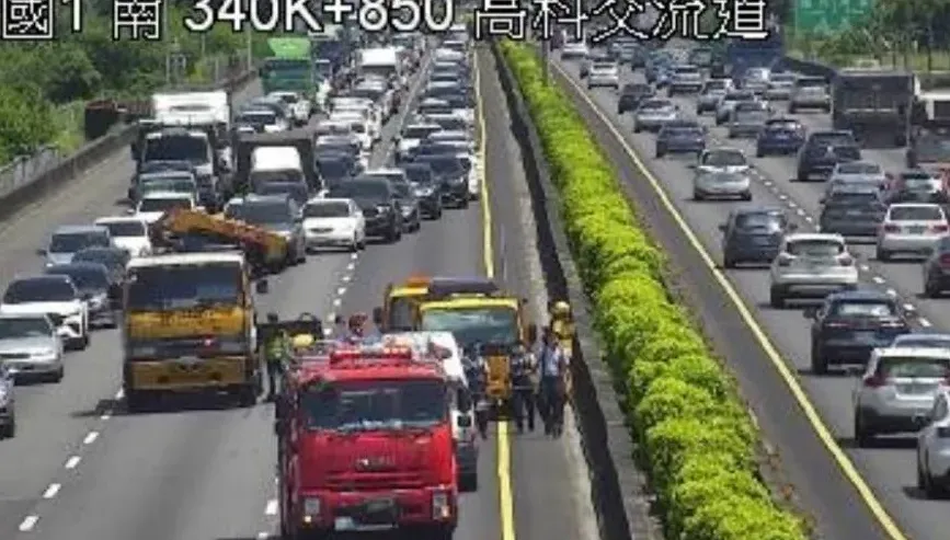 快訊/國1南下高科路段「3車追撞」！一度回堵5km　慘變「大型停車場」