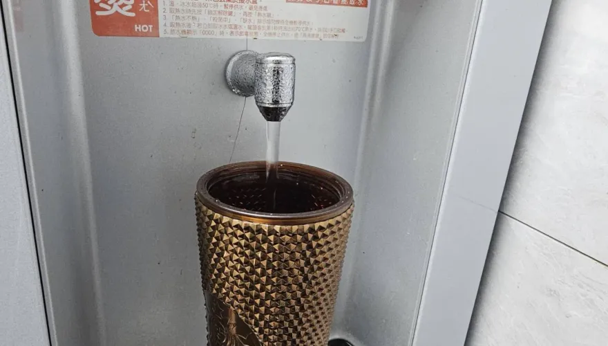 租屋處沒飲水機！他到醫院裝水被嗆「偷幹水」　網推這APP：免費裝到飽