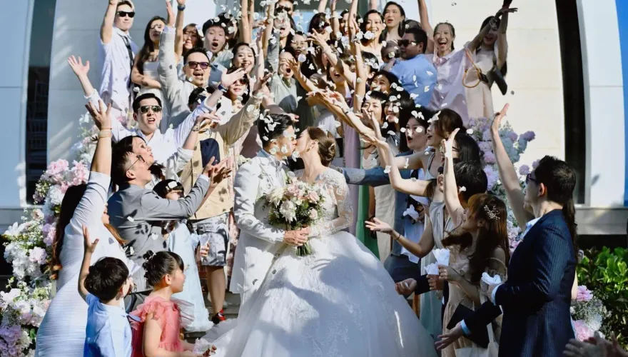 快訊/美女主播房業涵結婚了！揭老公身分「非常疼愛我」　浪漫婚紗照曝光
