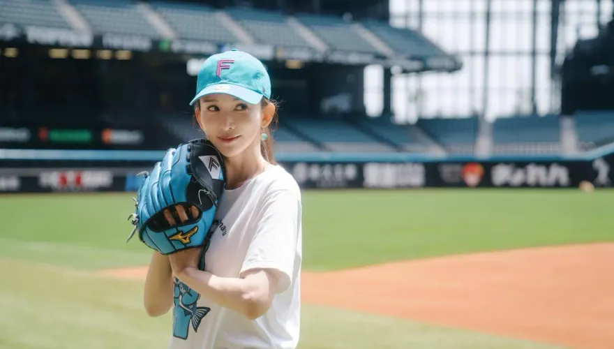 林志玲登上日本投手丘　絕美比例轟動全場