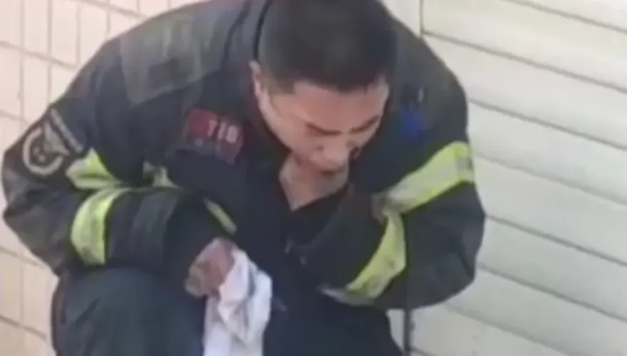 打火英雄！為救女童「防毒面罩蓋她臉」　陸消防員嗆到智力退回3歲
