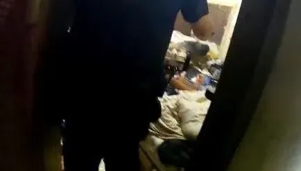 影/苗栗警攻堅他拿「爆裂物」企圖點燃　軍火庫發現金牛座手槍
