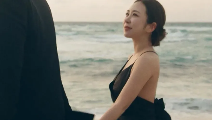 《順風婦產科》美月要結婚了！　金成恩甜曬「海邊牽手」婚紗照告白尪：他給我勇氣