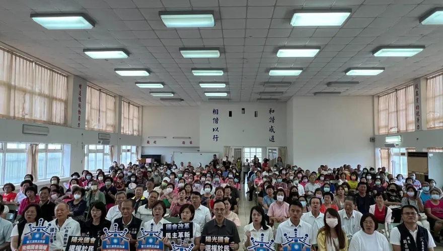 民進黨鐵票區起風了！國民黨國會改革宣講人潮擠爆　藍營女戰神感動吐真心話
