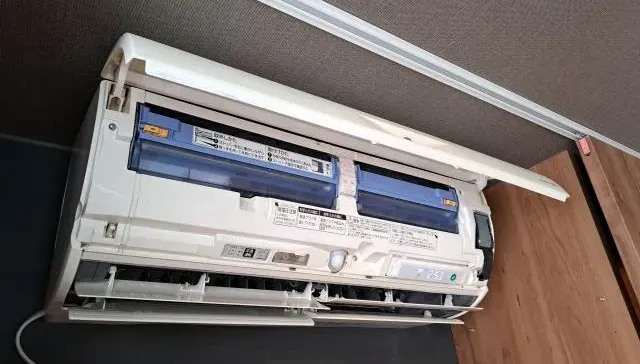 冷氣濾網定期洗！降溫又省電　台電曝「2洗法」超NG：縮短壽命