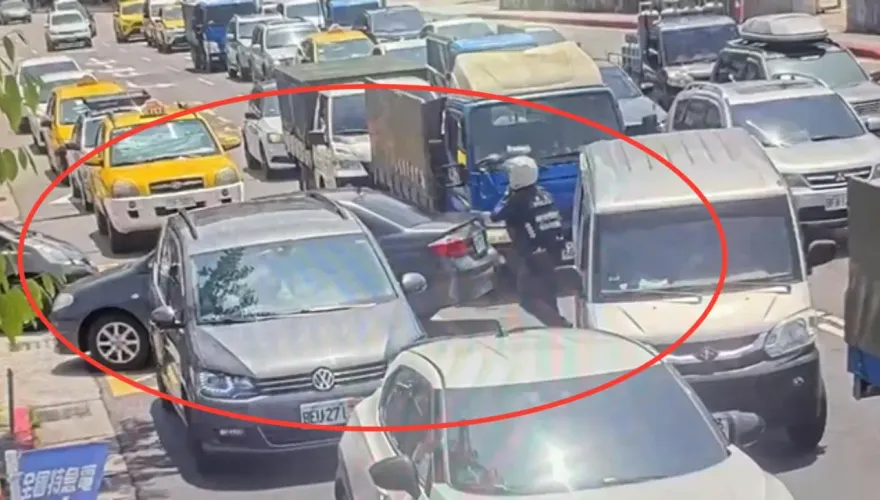 快訊/北市內湖詐騙車手拒捕開車衝撞　警攔截圍捕開2槍仍逃逸