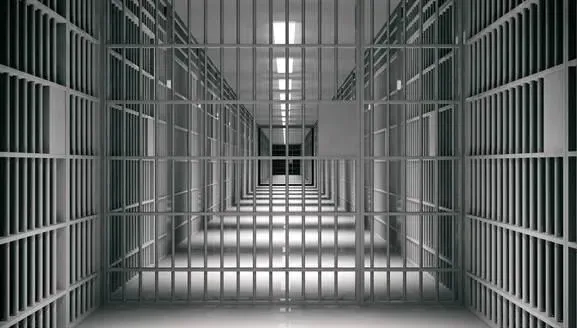 英國女獄警靠「床技」征服重刑犯！連續殺人犯也被她「運動」打敗