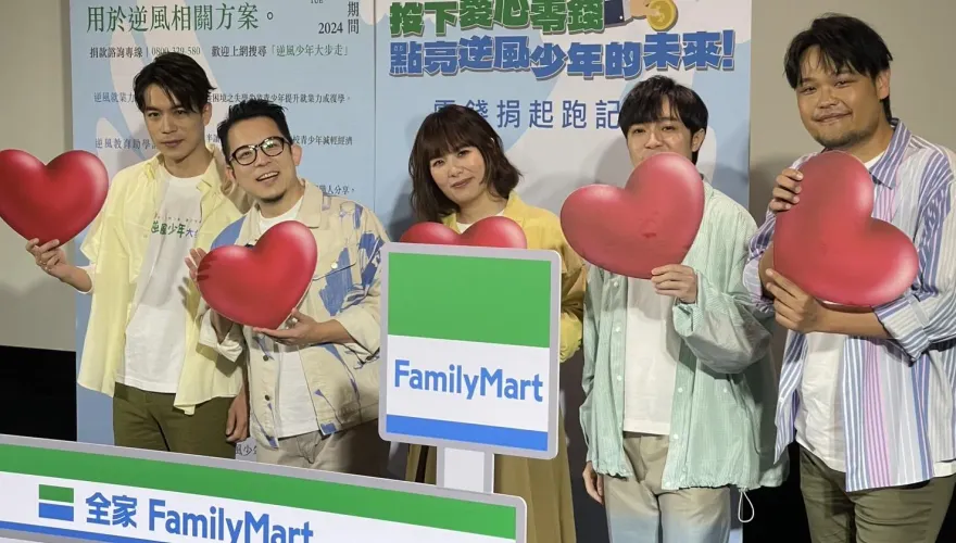 狂！青峰自爆學生時期靠她「借錢」度日　阿福、小威闖泳池大膽「裸泳」