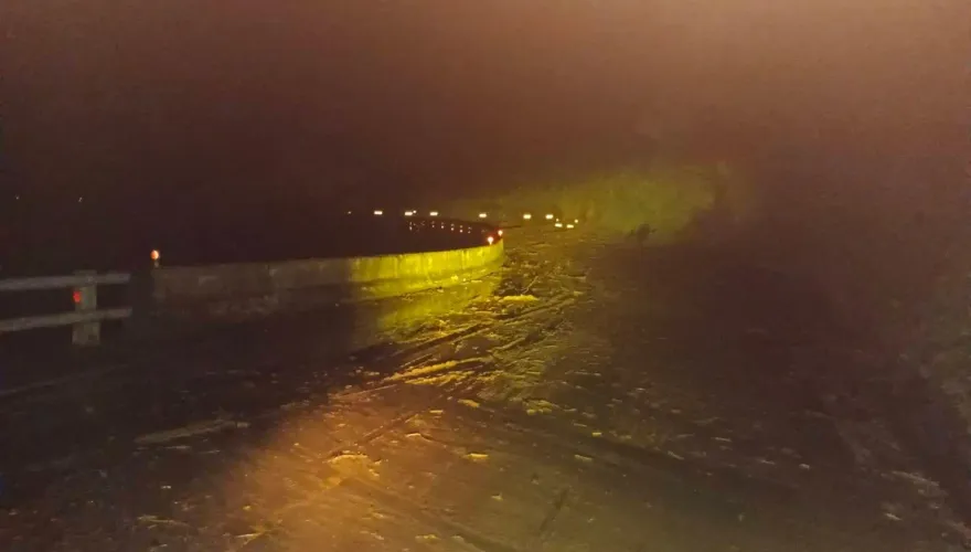 快訊/暴雨嚴重走山！台9丁線39.8k驚爆土石流　人員冒險搶救視角曝