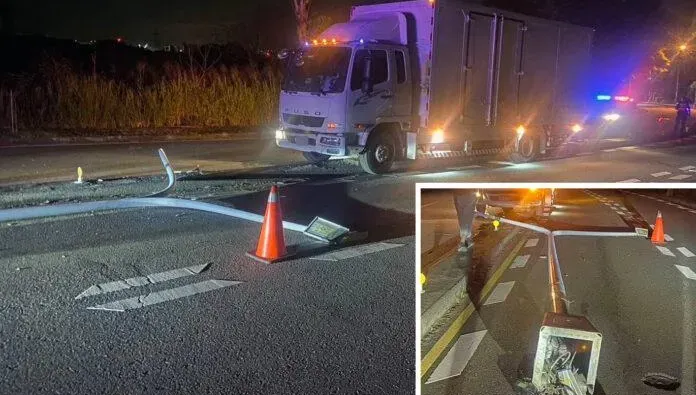 影/打瞌睡釀禍！台中西屯「大貨車撞斷分隔島燈桿」  整支倒下嚇壞人
