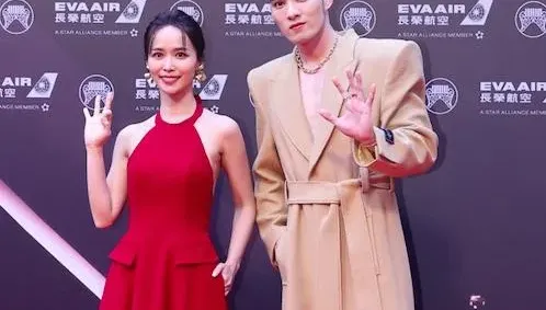 金曲紅毯主持現身！陳明珠背後開深V比辣　黃偉晉獻唱〈生日快樂〉