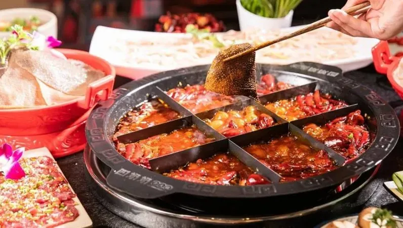 吃完麻辣鍋喉嚨劇痛！26歲OL隔日突「倒地不治」　醫生推測：她是活活悶死的