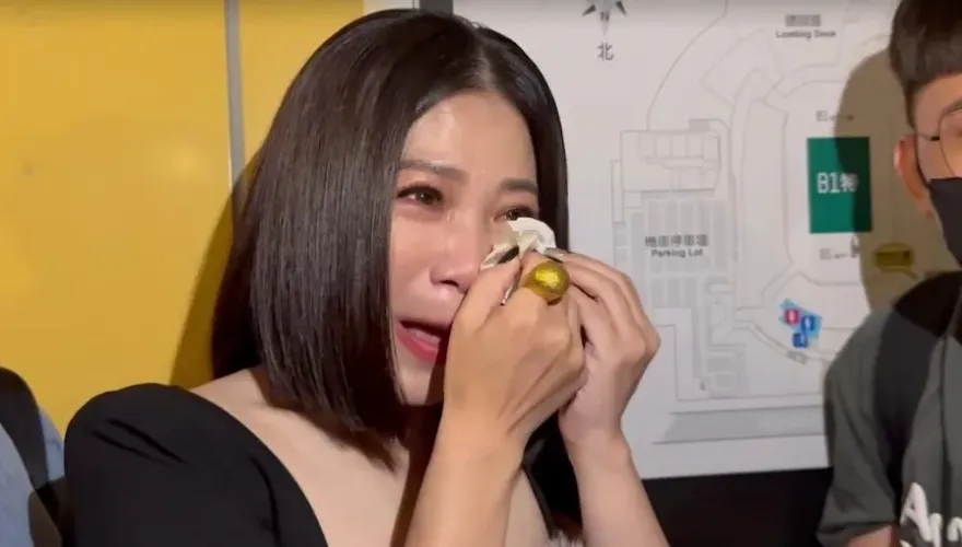 3度奪台語女歌手獎！黃妃後台崩潰落淚　驚吐1年失去雙親：很想他們