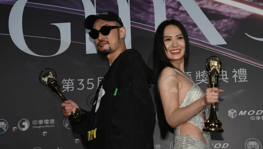 熱狗、孫盛希奪歌王后！陳子鴻曝內幕揭廝殺過程：他很有感染力