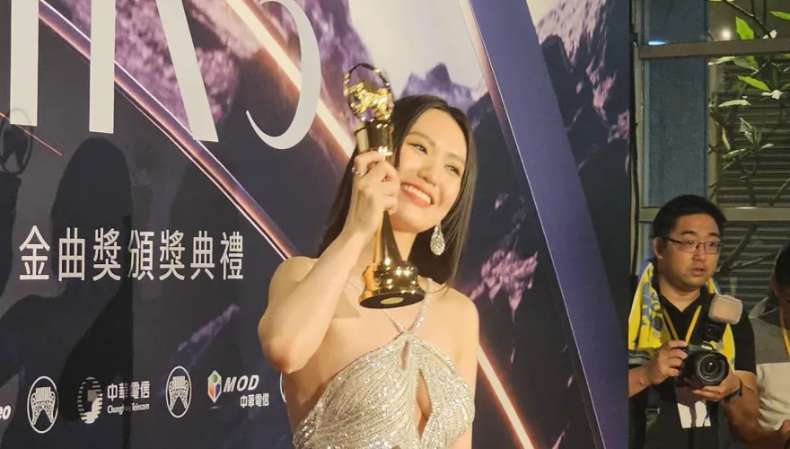 《金曲35》洗腦不是自己！孫盛希奪最佳女歌手　不敢相信得獎：10年很快就到了