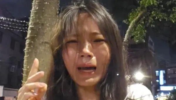 體感溫度飆38度！南韓正妹實況主「五月」林家花園直播中暑　痛苦倒地畫面曝