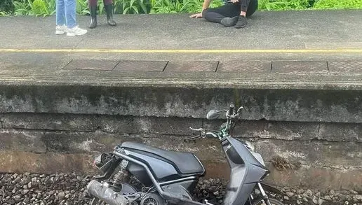 機車闖入台鐵暖暖站遭「新自強號」撞飛！1男受傷　432次列車延誤