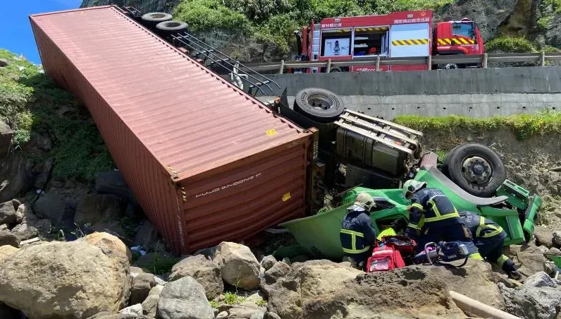 聯結車事故1年2400死傷！煞車沒有審檢　專家：路上9成「瘋」火輪