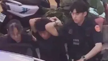 影/請開聲音！中壢原民天菜警逮逃逸移工　圍觀妹子嗨喊「好想要」