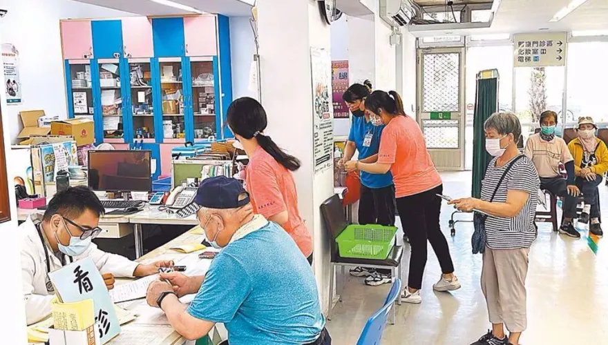 新冠感染人數恐破十萬！本週將發放「第2批免費快篩」