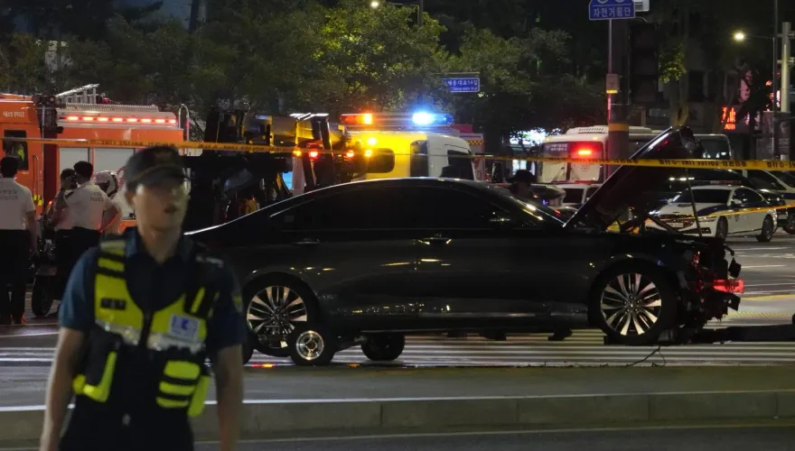 南韓汽車暴衝釀9死4傷...肇事駕駛稱車輛突然加速　4銀行同事慶升官卻遇死劫