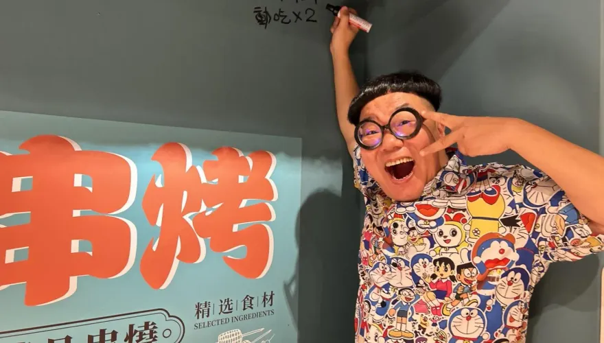 蜆仔年收破百萬宣布新計畫！合作暗黑IU跨足成人產業喊：美夢成真