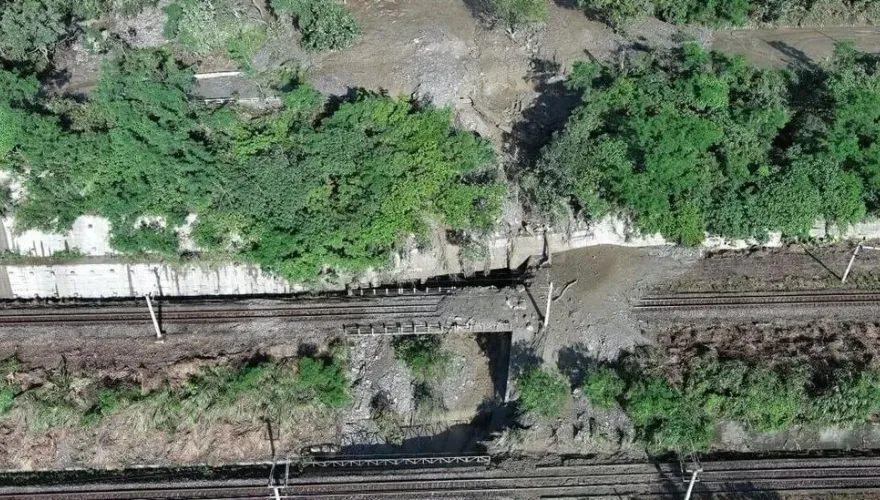 台鐵花蓮「和仁-崇德段」慘淹土石流　今恢復雙線通車：限慢速通過