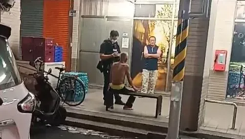 影/花蓮後火車站超商外男子潑油縱火！警消急赴現場制止　居民驚嚇：他常喝酒鬧事