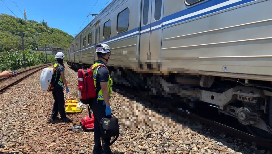 影/闖鐵軌遭輾！半裸男魂斷區間車輪下　四肢及頭部破裂死狀慘